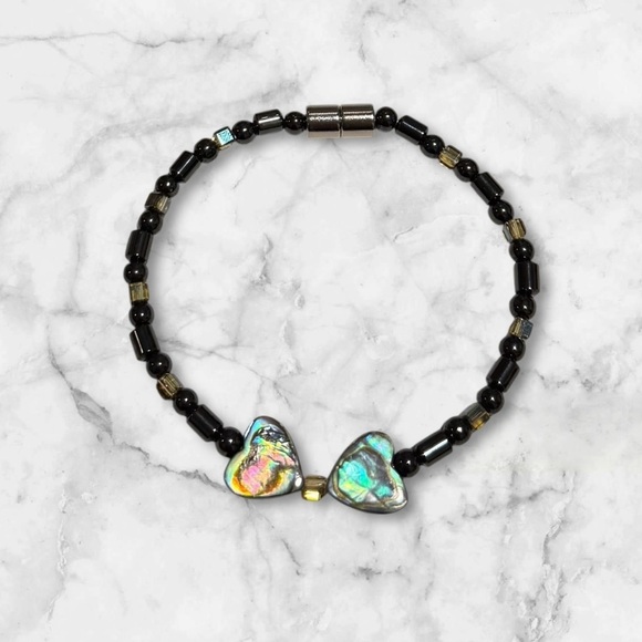 💟💎Vintage Black Beaded Bracelet with Shell Heart Accents - Picture 2 of 11